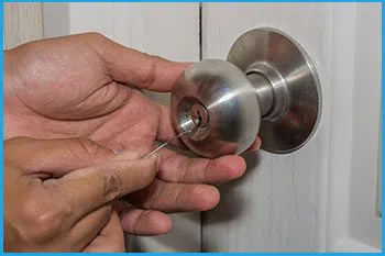 Lock Locksmith Services Astoria, NY 718-489-9786 - 14-unlock-door